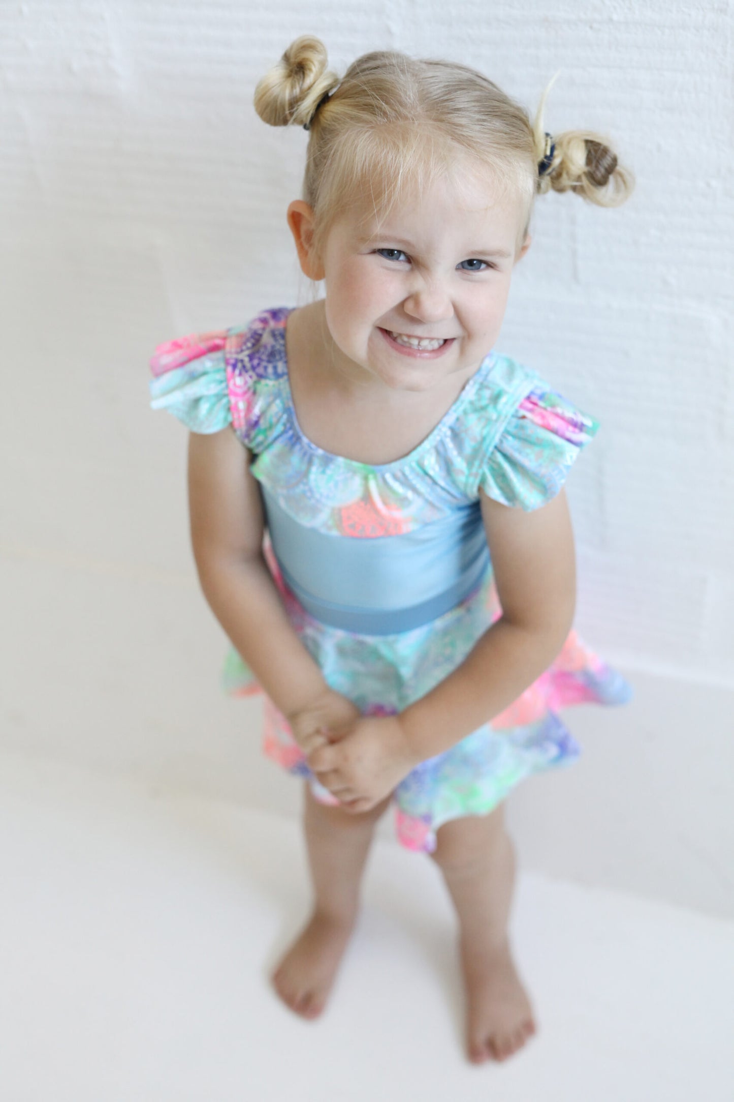 Bella with ruffle on sleeve