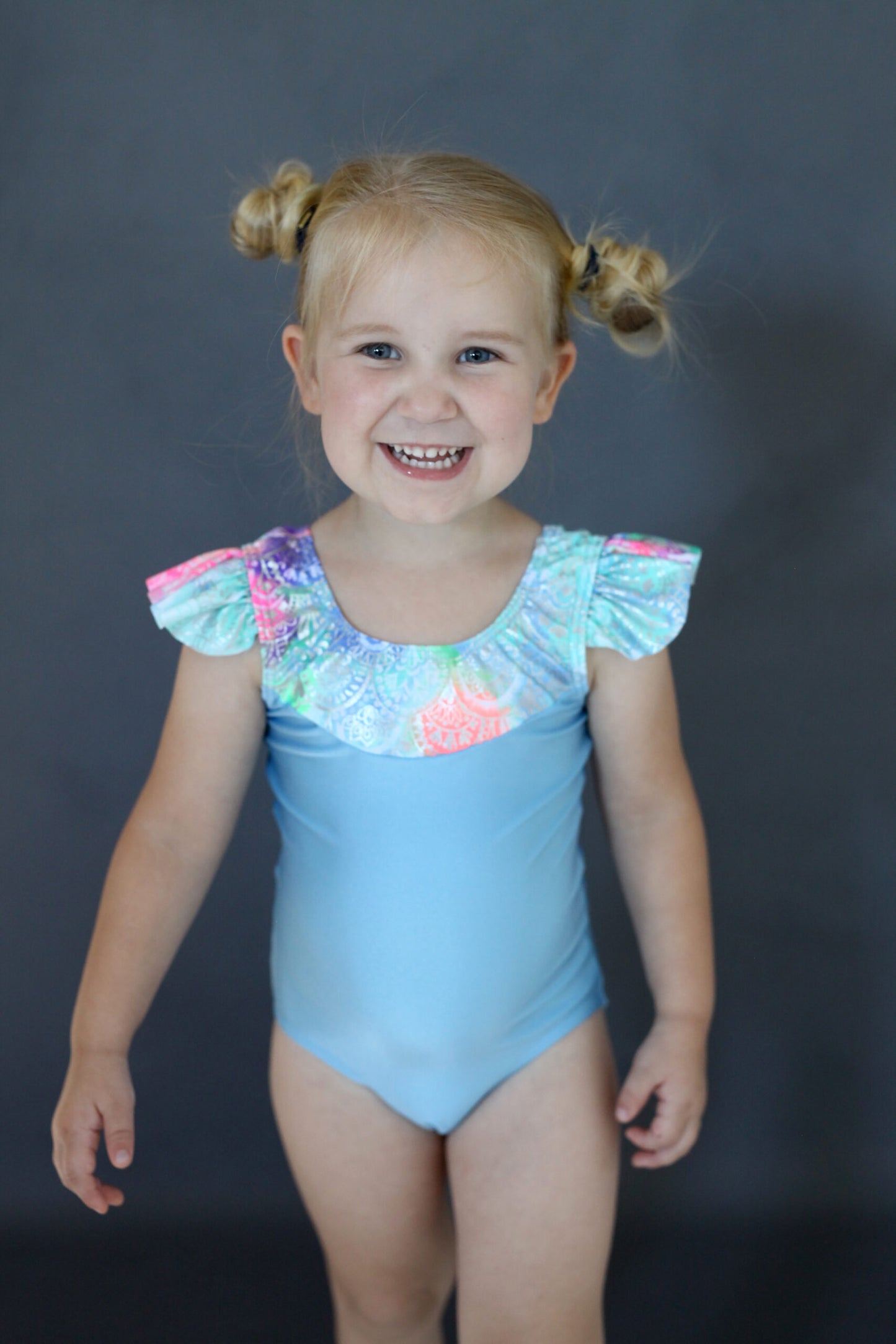 Bella with ruffle on sleeve