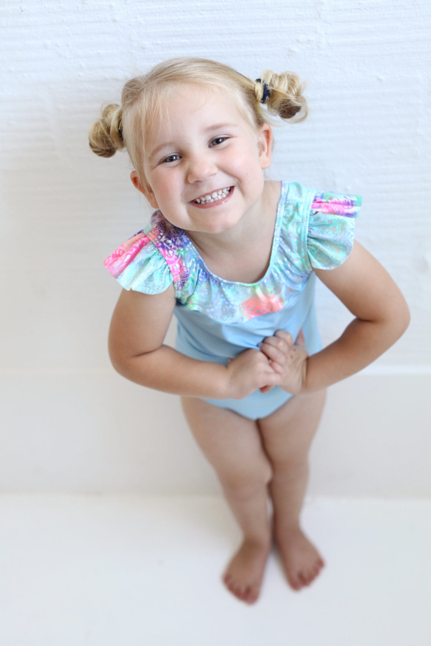 Bella with ruffle on sleeve
